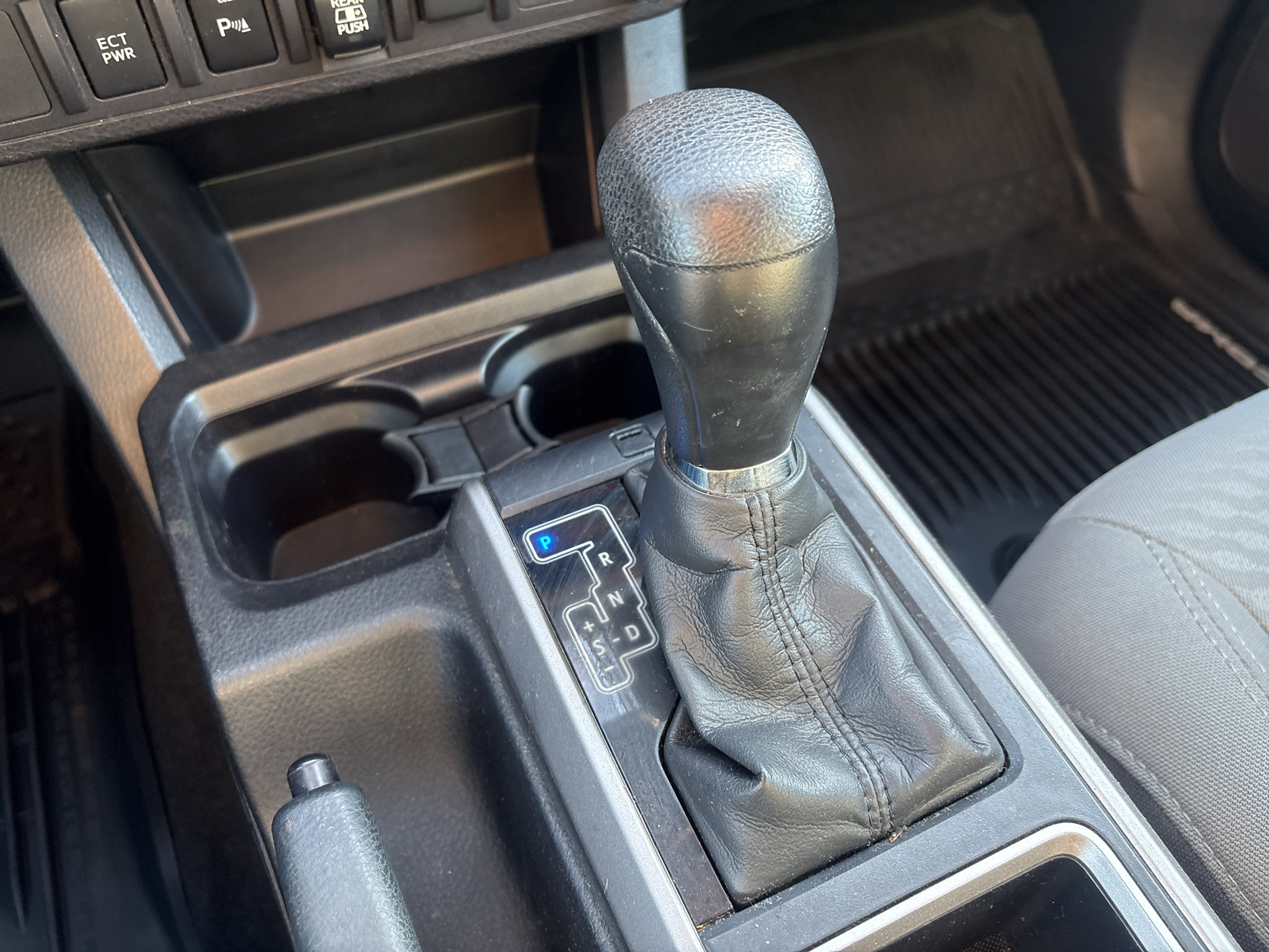 Used 2020 Toyota Tacoma SR5 AWD/4WD image 24