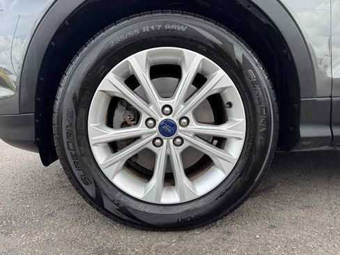 Used 2017 Ford Escape SE w/ Equipment Group 201A AWD/4WD image 9