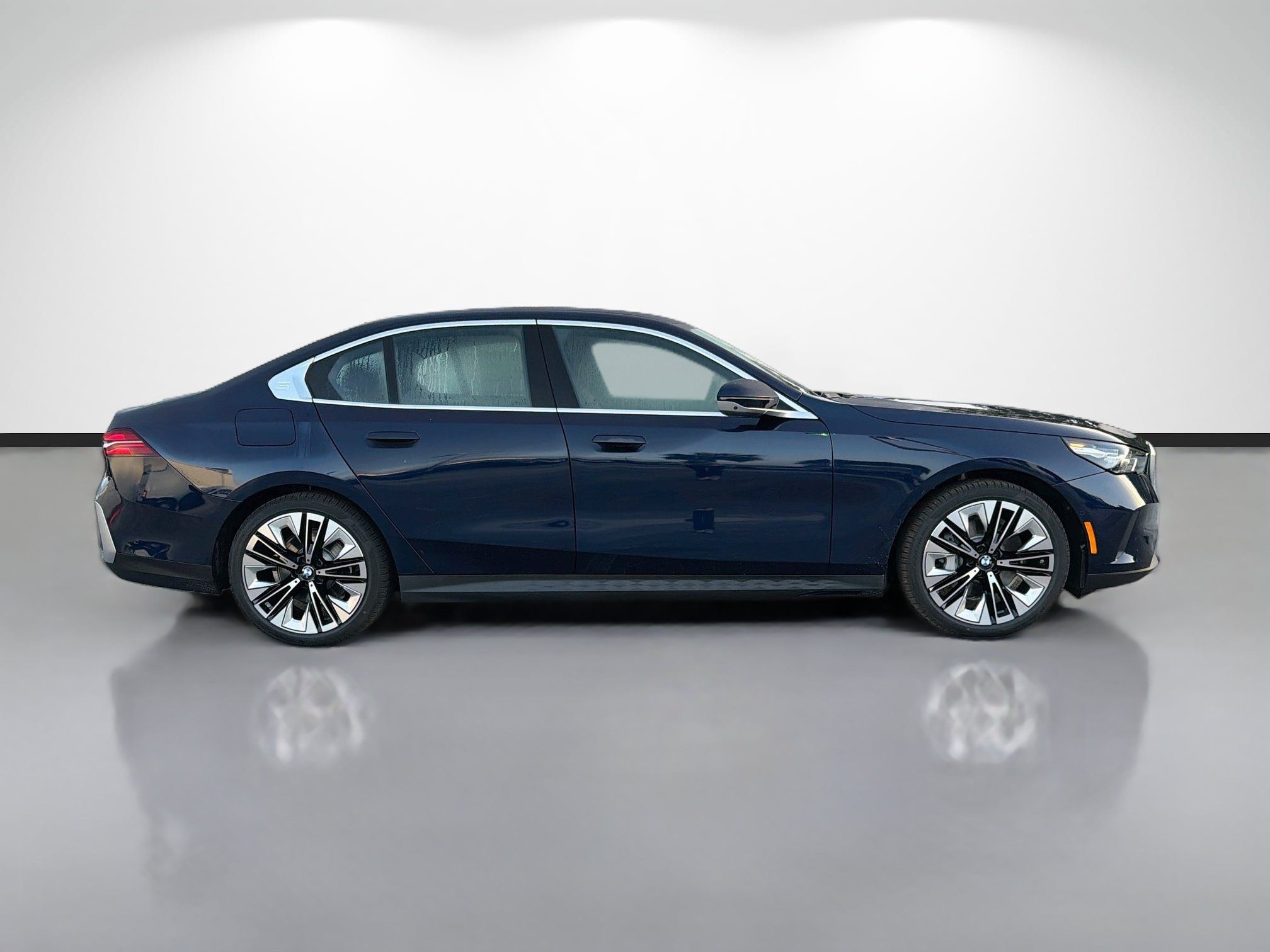 New 2027 BMW 530i RWD image 2