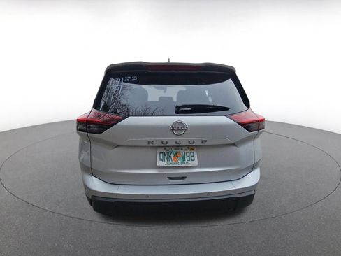 Used 2025 Nissan Rogue SV image 6