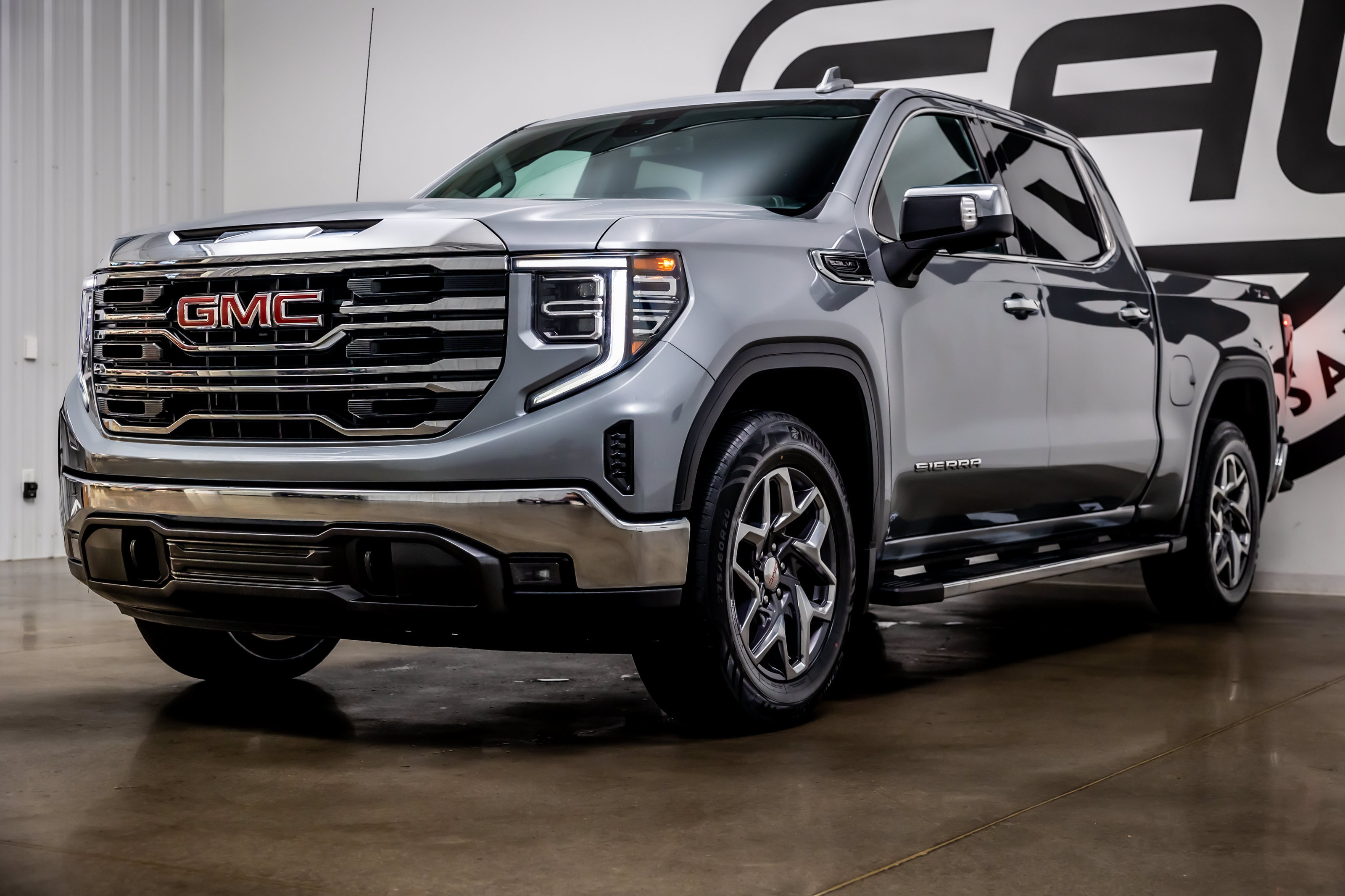 Used 2023 GMC Sierra 1500 SLT w/ SLT Premium Package AWD/4WD image 31