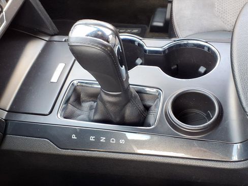 Used 2017 Ford Explorer XLT w/ Equipment Group 202A image 17