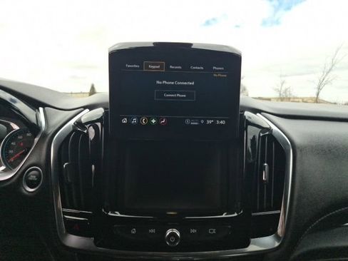 Used 2023 Chevrolet Traverse LT image 24