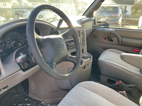 Used 2005 Chevrolet Astro Passenger image 11