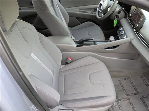 Used 2021 Hyundai Elantra SE FWD image 19