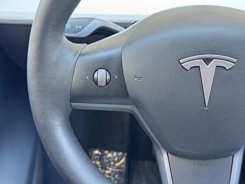 Used 2023 Tesla Model Y Long Range image 19