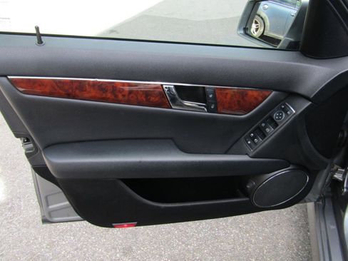 Used 2011 Mercedes-Benz C 300 4MATIC Sedan image 38