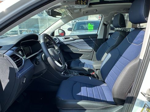 New 2025 Volkswagen Taos SEL image 16