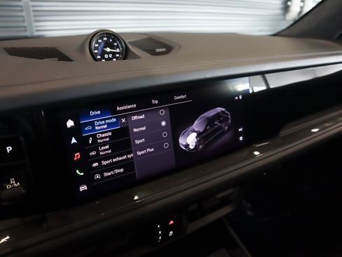 Certified 2025 Porsche Cayenne GTS AWD/4WD image 19