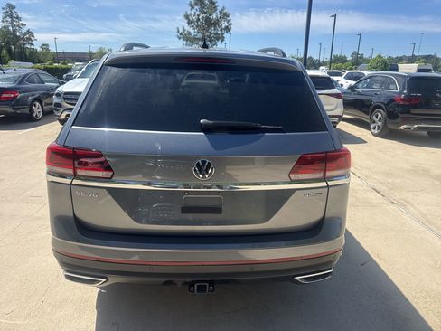 Used 2023 Volkswagen Atlas SE w/ Panoramic Sunroof Package image 5