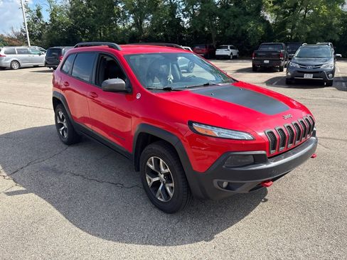 Used 2017 Jeep Cherokee Trailhawk w/ Cold Weather Group AWD/4WD image 17