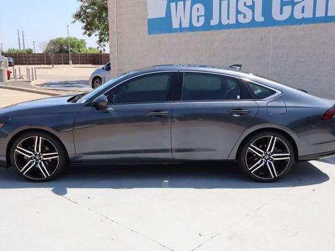 Used 2025 Honda Accord Touring image 9