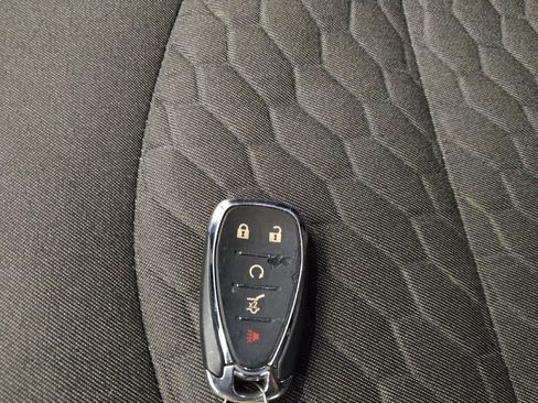 Used 2021 Chevrolet Equinox LT image 32