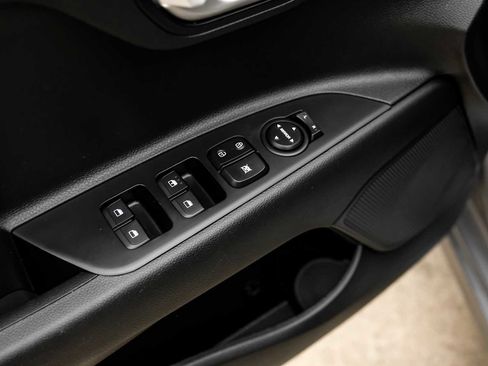 Used 2023 Kia Rio S image 39