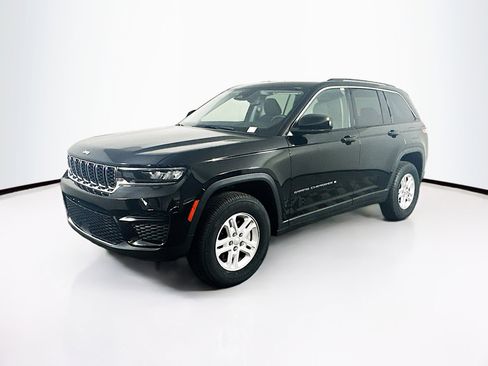 Used 2023 Jeep Grand Cherokee Laredo w/ Trailer Tow Prep Group (B) image 3