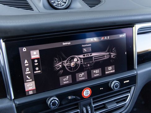Certified 2026 Porsche Macan AWD/4WD image 42