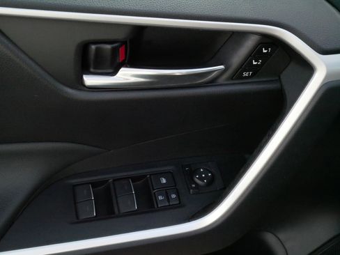 Certified 2022 Toyota RAV4 XLE Premium AWD/4WD image 19