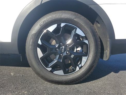 Used 2025 Kia Sorento S image 7