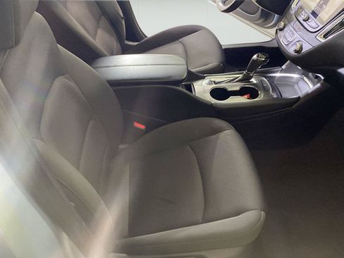 Used 2018 Chevrolet Malibu LT FWD image 25