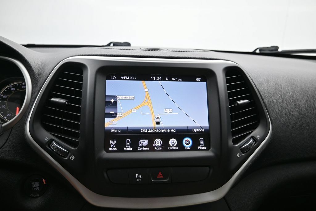 Used 2016 Jeep Cherokee Latitude FWD image 16