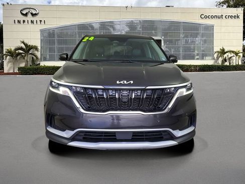 Used 2024 Kia Carnival EX image 2