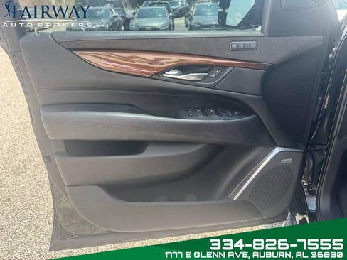 Used 2018 Cadillac Escalade Luxury image 29