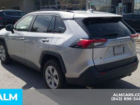 Used 2019 Toyota RAV4 LE FWD image 9