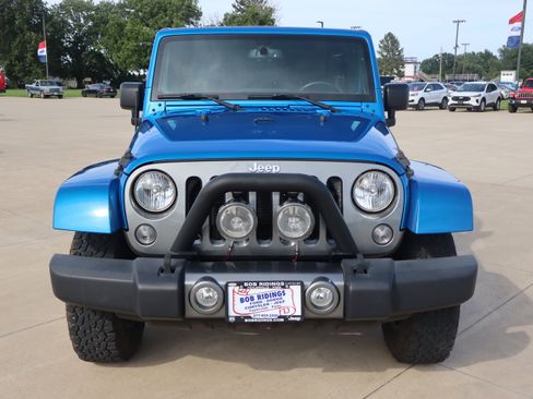 Used 2015 Jeep Wrangler Unlimited Sport AWD/4WD image 2