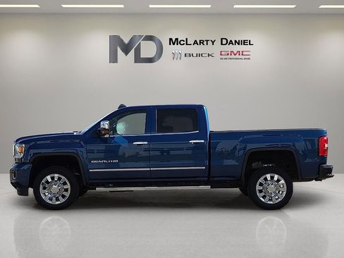 Certified 2017 GMC Sierra 2500 Denali image 3