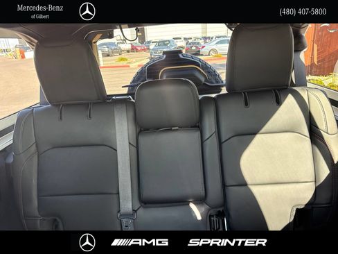Used 2025 Jeep Wrangler Unlimited Rubicon AWD/4WD image 15