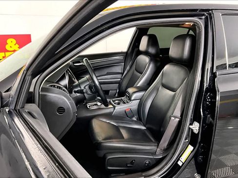 Used 2022 Chrysler 300 Touring L image 7