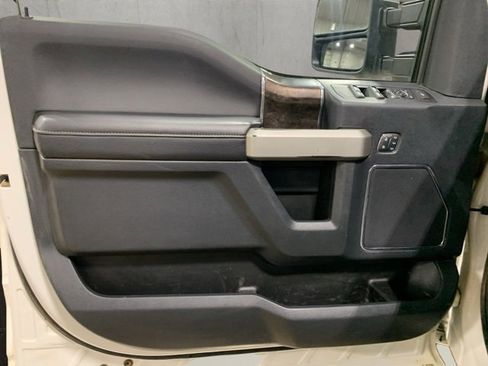 Used 2022 Ford F250 Lariat w/ Chrome Package image 17