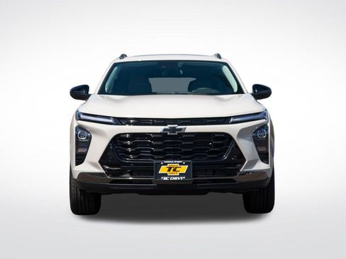 New 2026 Chevrolet Trax ACTIV w/ Sunroof Package FWD image 2