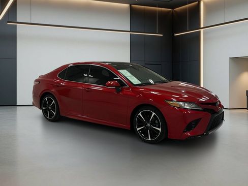 Used 2019 Toyota Camry XSE FWD image 8
