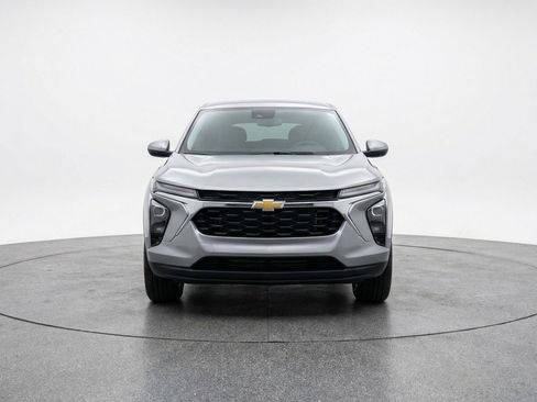 Used 2025 Chevrolet TrailBlazer LT FWD image 2