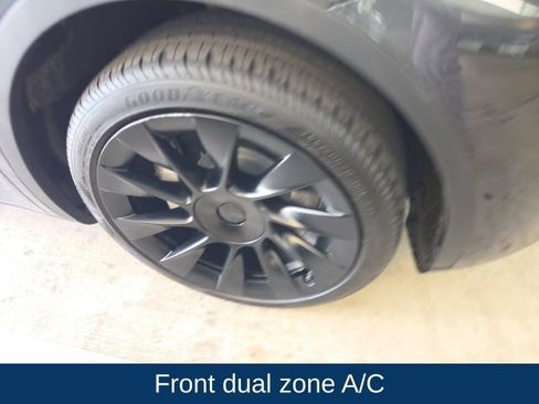 Used 2024 Tesla Model Y Long Range RWD image 3