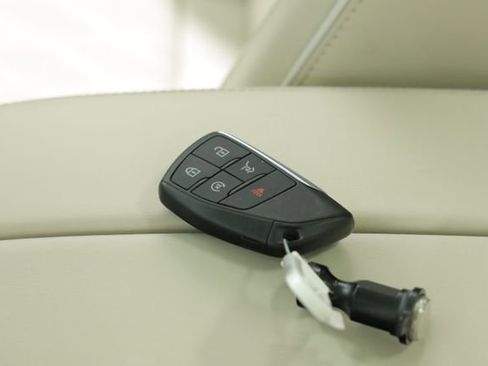 Used 2022 Buick Envision Avenir w/ Technology Package II image 43