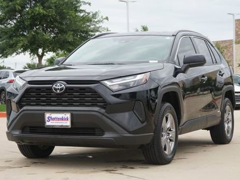 Used 2025 Toyota RAV4 LE AWD/4WD image 3