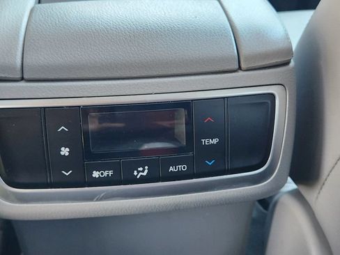Used 2015 Toyota Highlander XLE AWD/4WD image 19