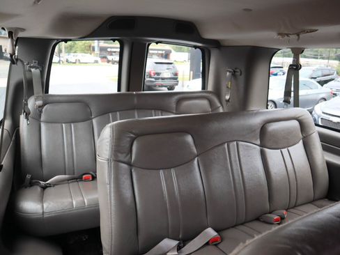 Used 2007 Chevrolet Express 3500 Extended Passenger RWD image 12