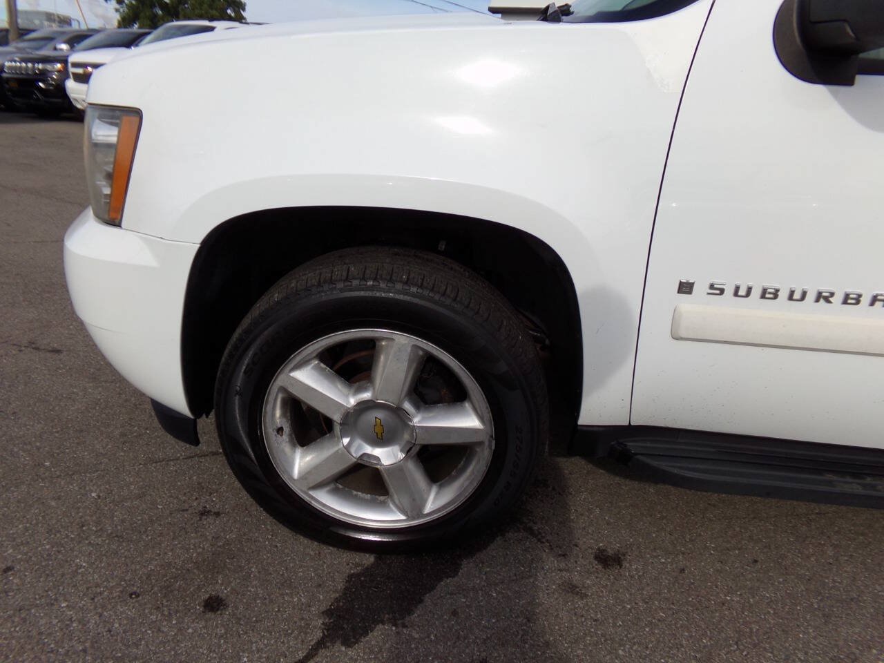 Used 2007 Chevrolet Suburban LTZ w/ LTZ Preferred Equipment Group AWD/4WD image 8
