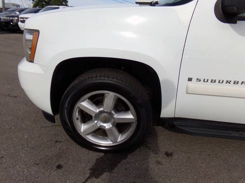 Used 2007 Chevrolet Suburban LTZ w/ LTZ Preferred Equipment Group AWD/4WD image 8