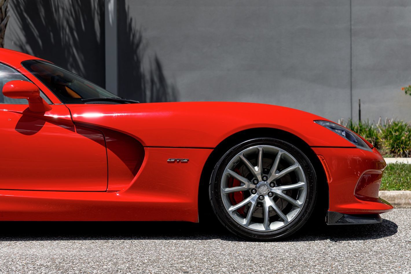 Used 2014 SRT Viper GTS w/ GTS Laguna Interior Package RWD image 16