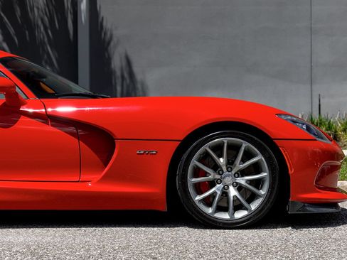 Used 2014 SRT Viper GTS w/ GTS Laguna Interior Package RWD image 16