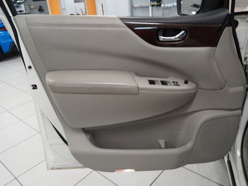 Used 2013 Nissan Quest SV w/ Leather Pkg image 5