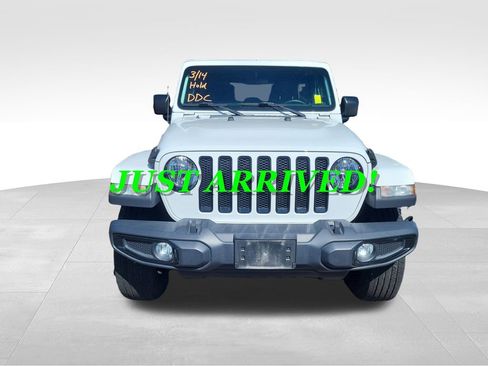 Used 2020 Jeep Wrangler Unlimited Sahara image 2