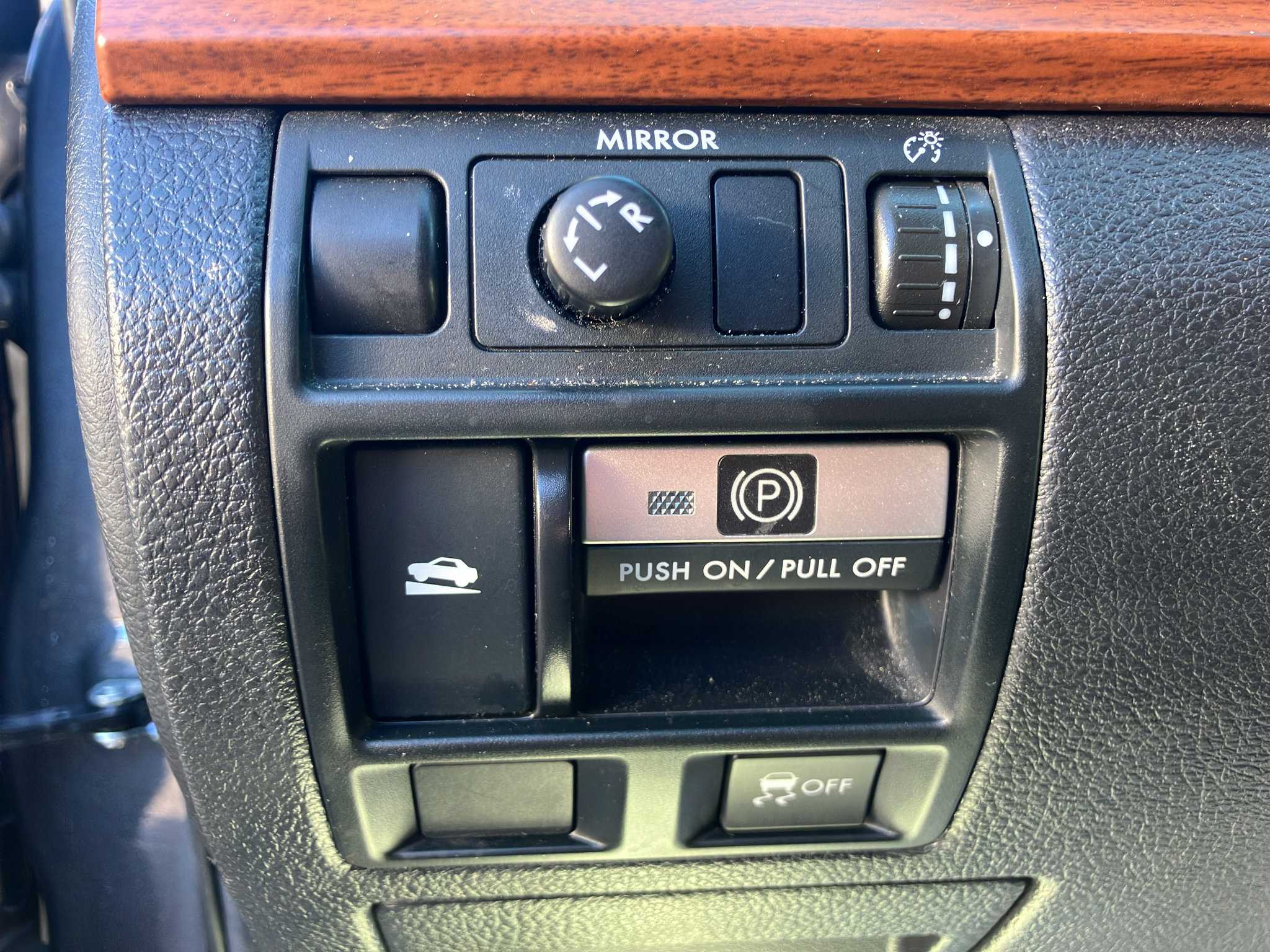 Used 2013 Subaru Outback 2.5i Limited w/ Moonroof Pkg AWD/4WD image 14