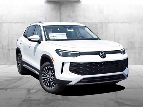 New 2025 Volkswagen Tiguan S image 2