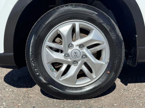 Used 2023 Hyundai Venue SE FWD image 13