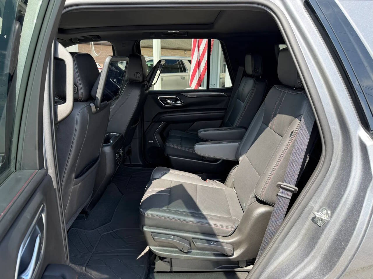 Used 2021 Chevrolet Tahoe RST w/ Luxury Package AWD/4WD image 27
